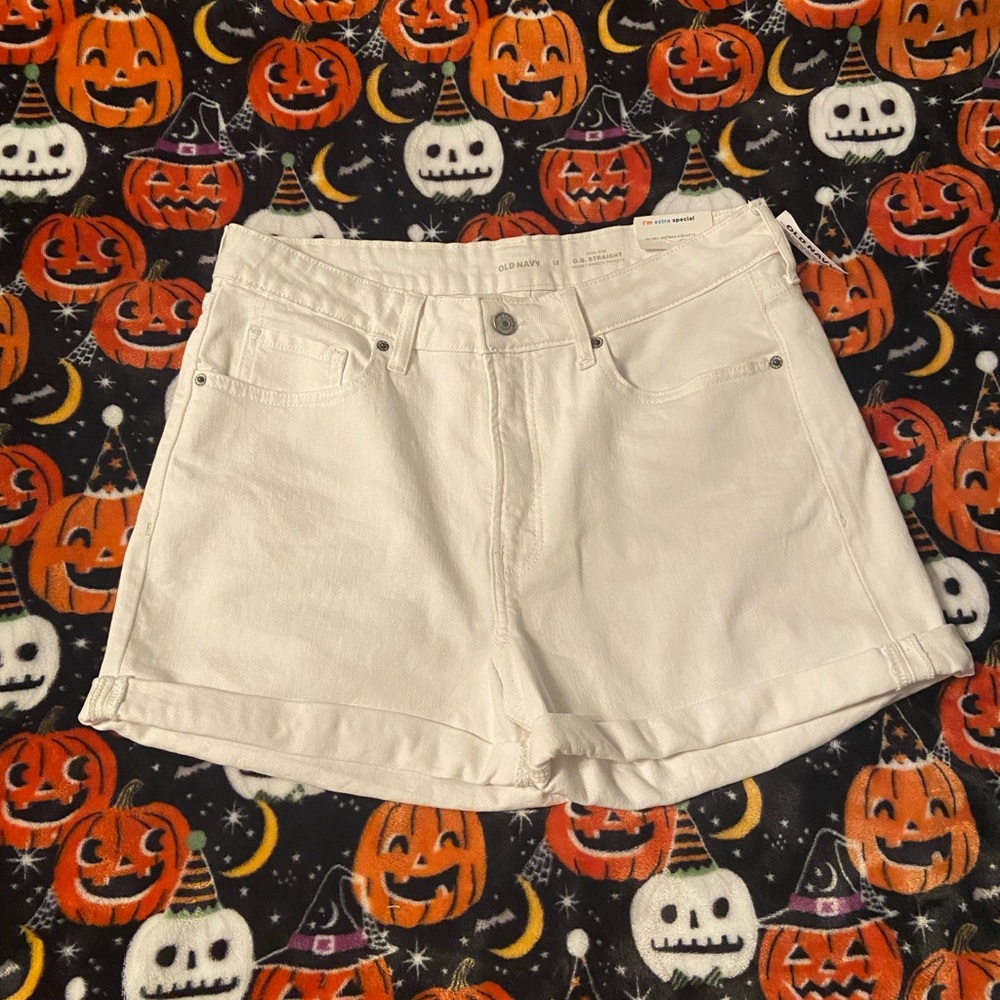 COPY - High rise white cuffed Old Navy shorts